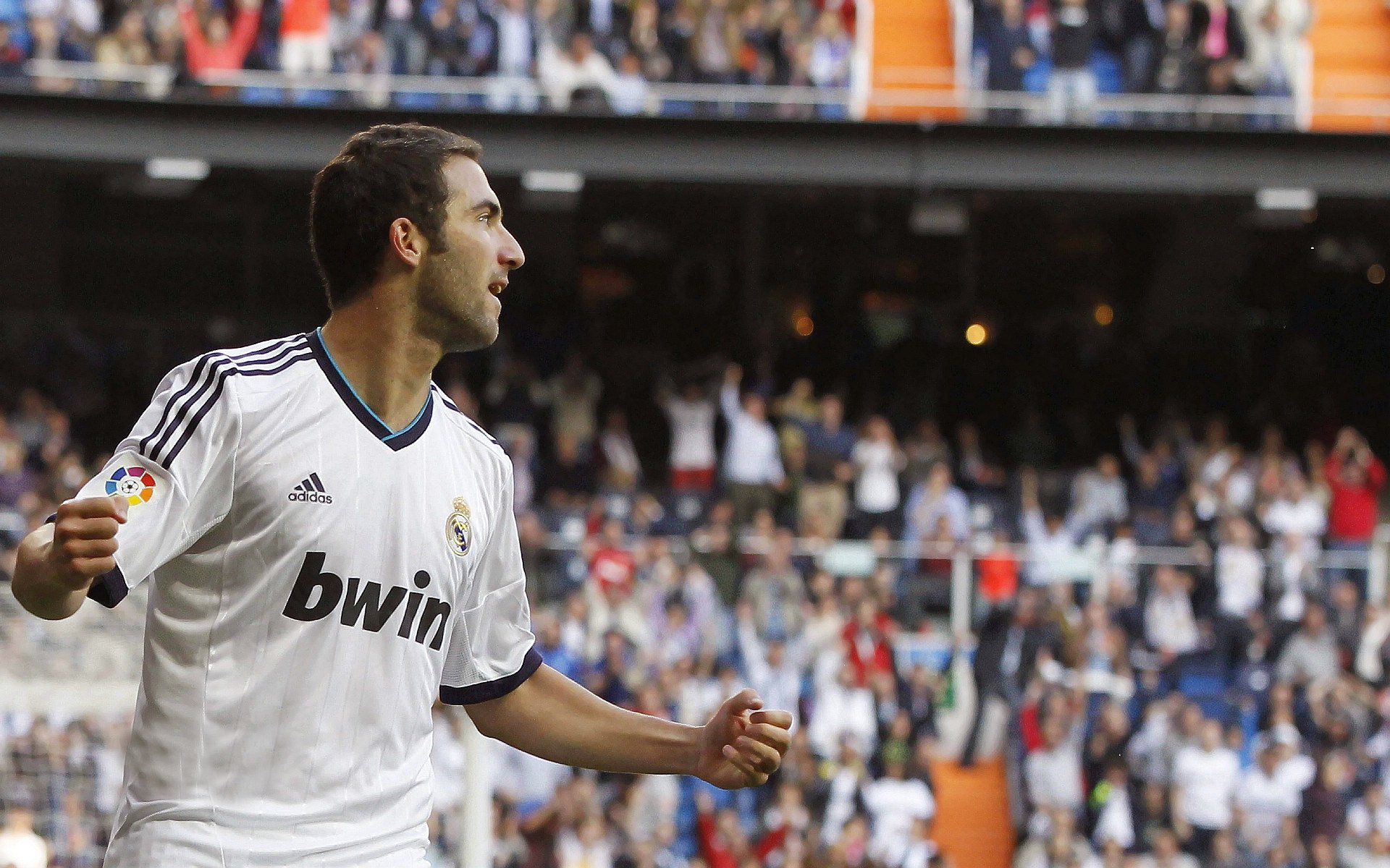 中国足球职业联赛增强球员语言交流能力，中国足球队训练