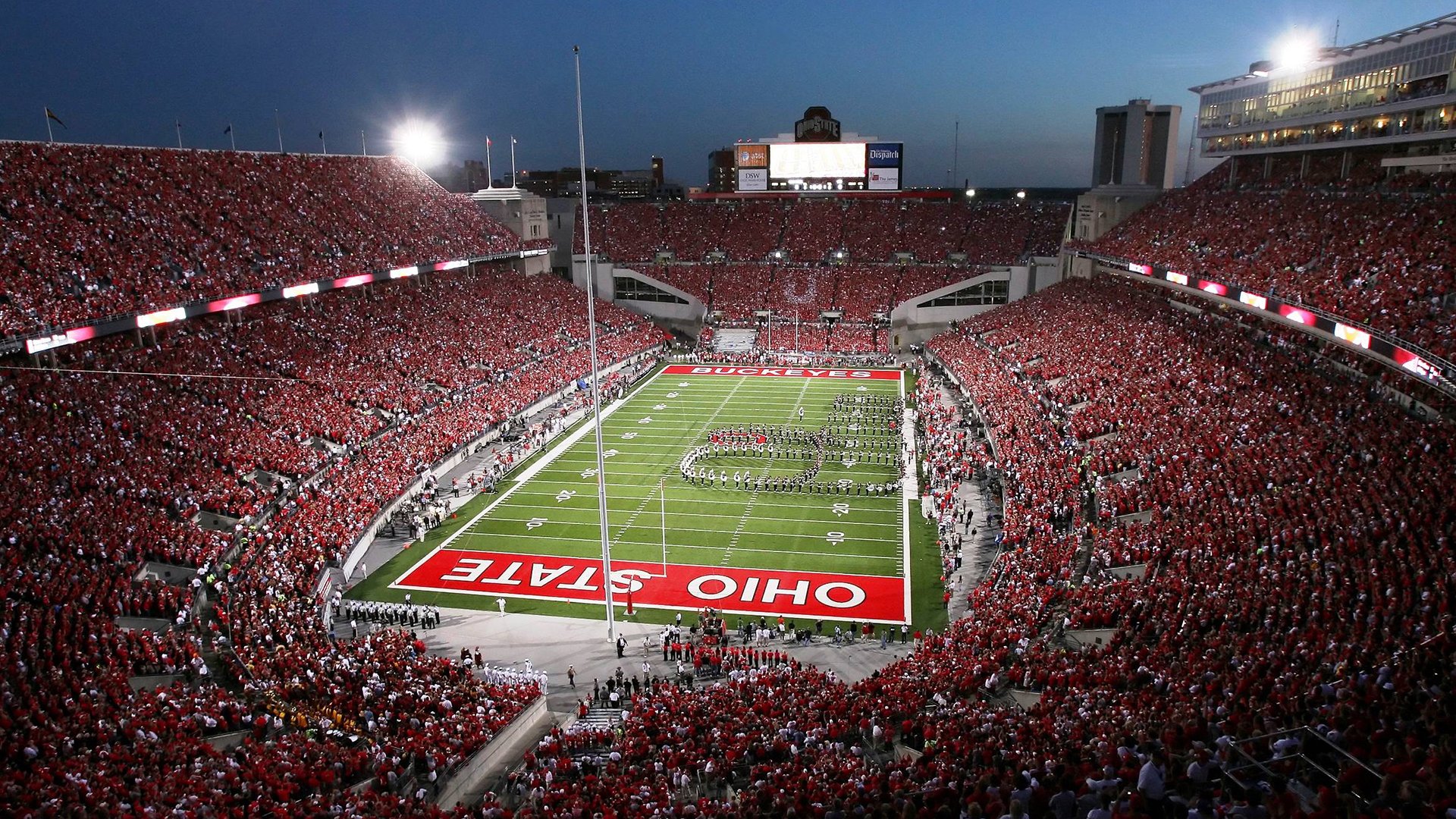 未来足球：场地融入AR球门、智能哨声，赛事更精彩，足球智能设备