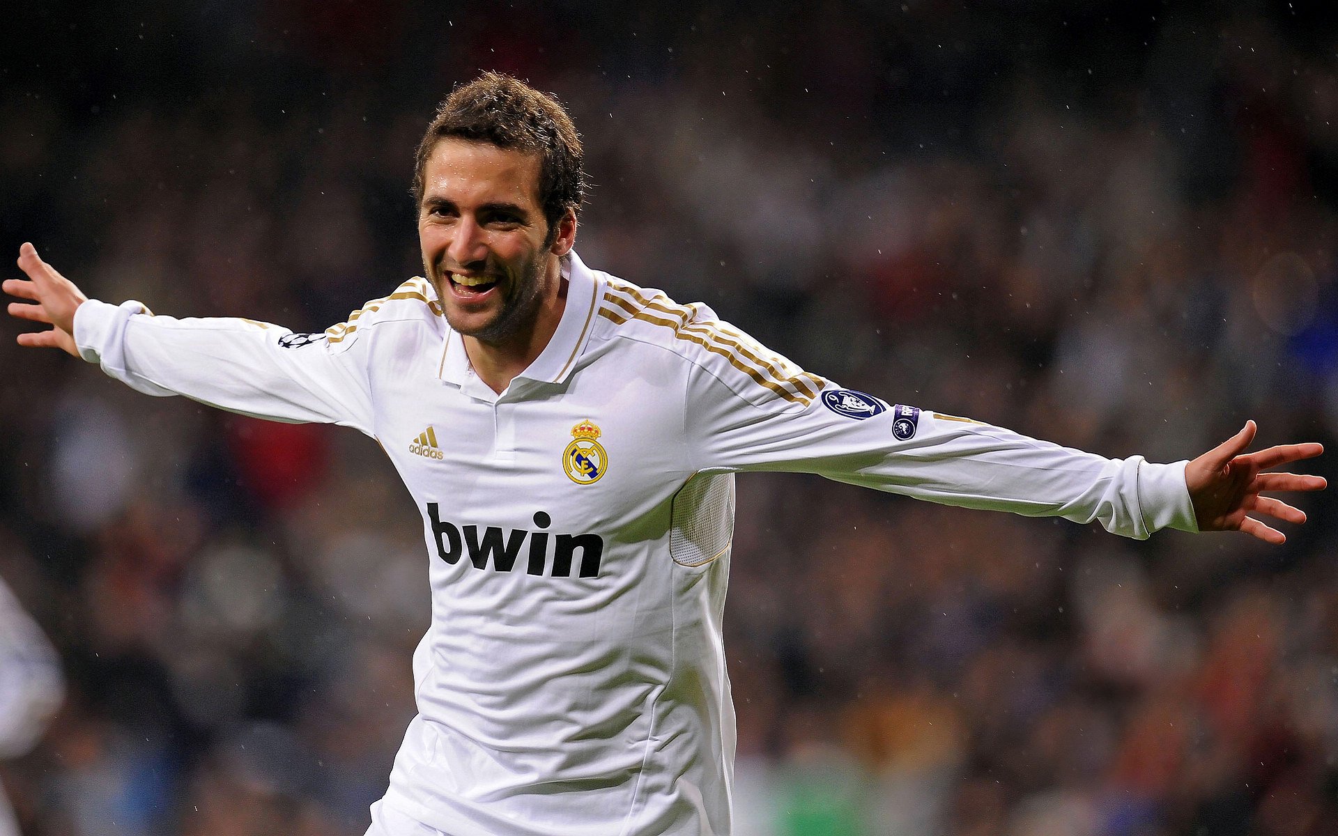 世界杯小组赛第二轮：中国队1比2憾负法国 下半场一度扳平令球迷热血沸腾