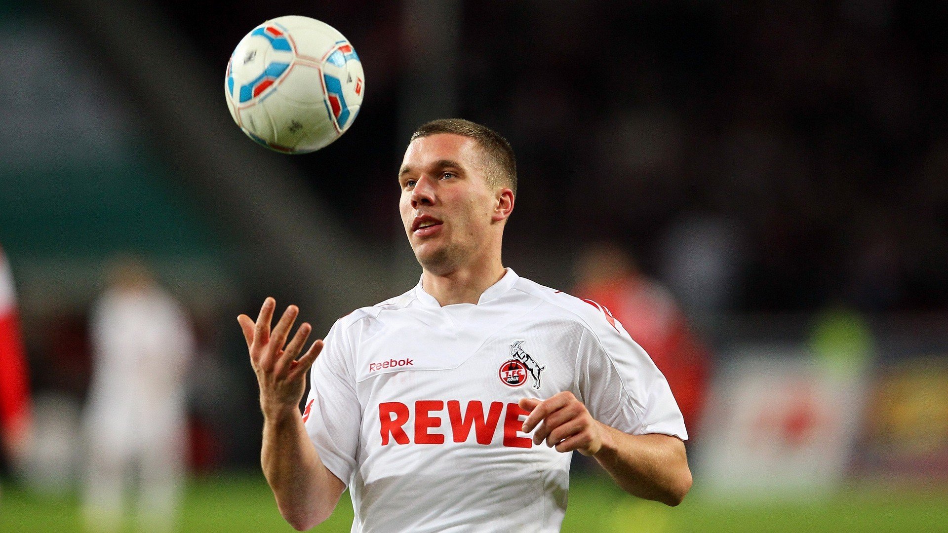 国防教育日高校军体运动会 升旗跑与障碍越野为核心项目